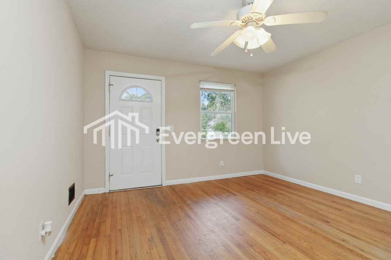 9 Rolling Hills Ct - Photo 2 of 15