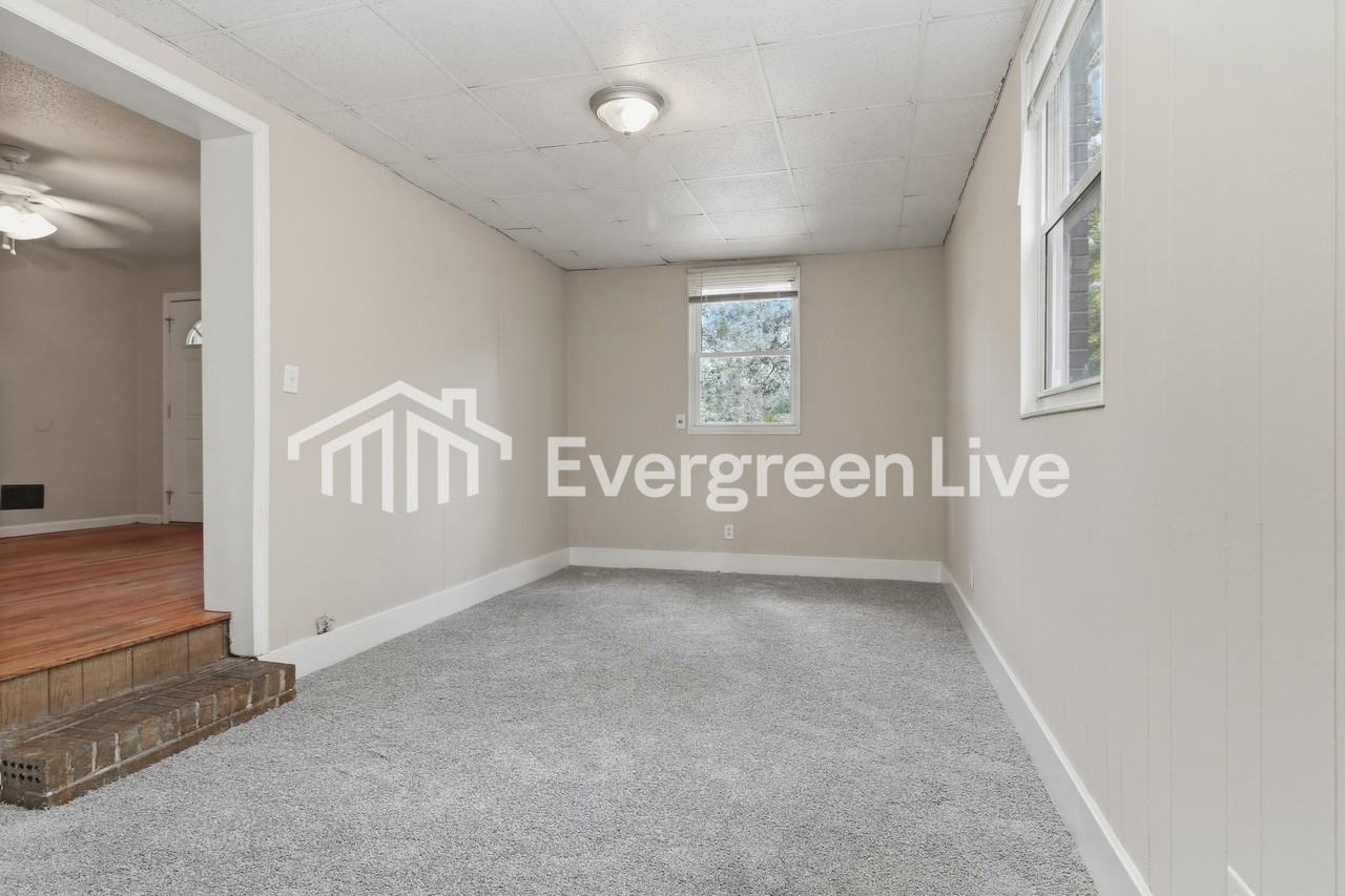 9 Rolling Hills Ct - Photo 3 of 15