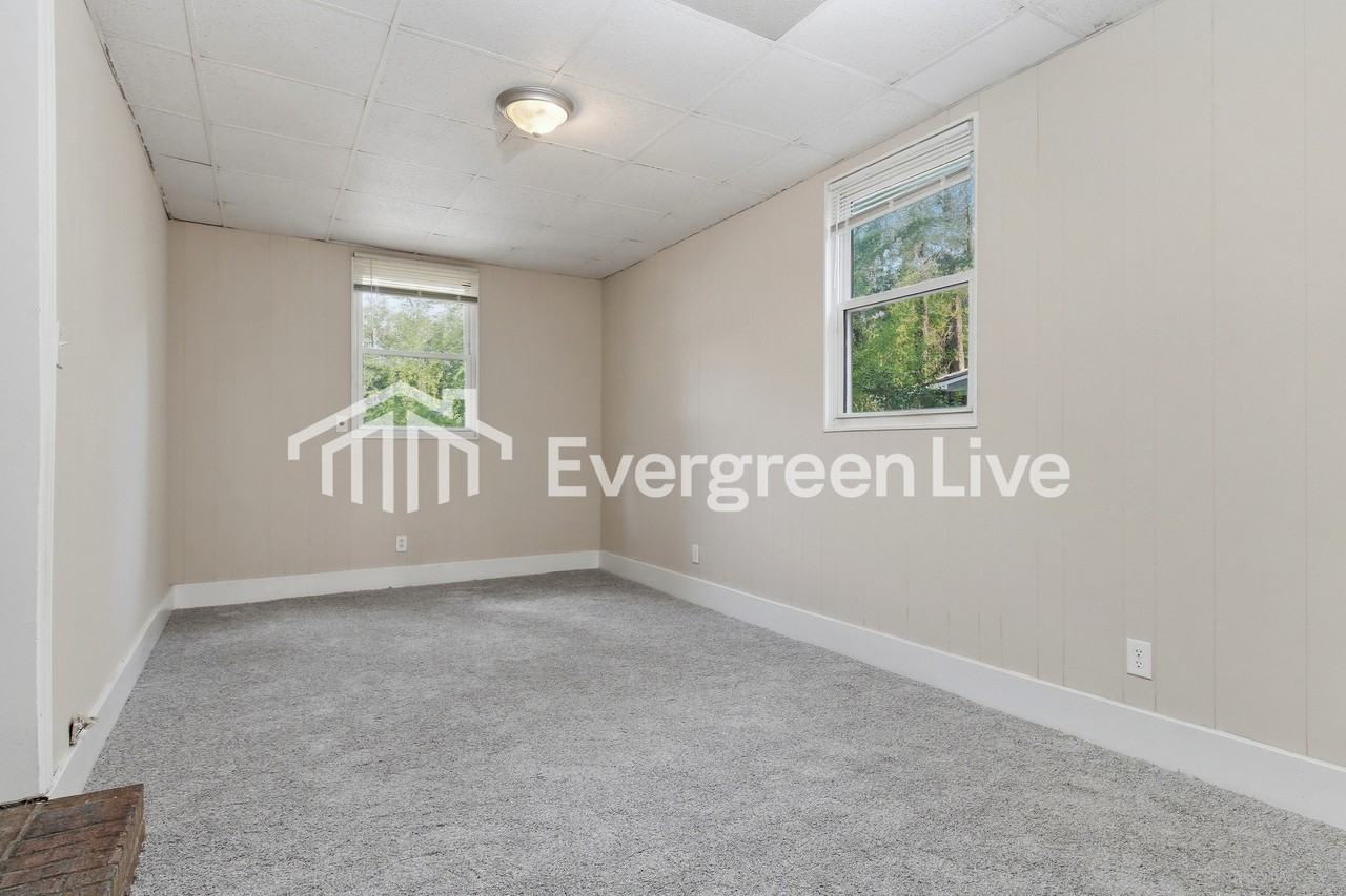 9 Rolling Hills Ct - Photo 4 of 15