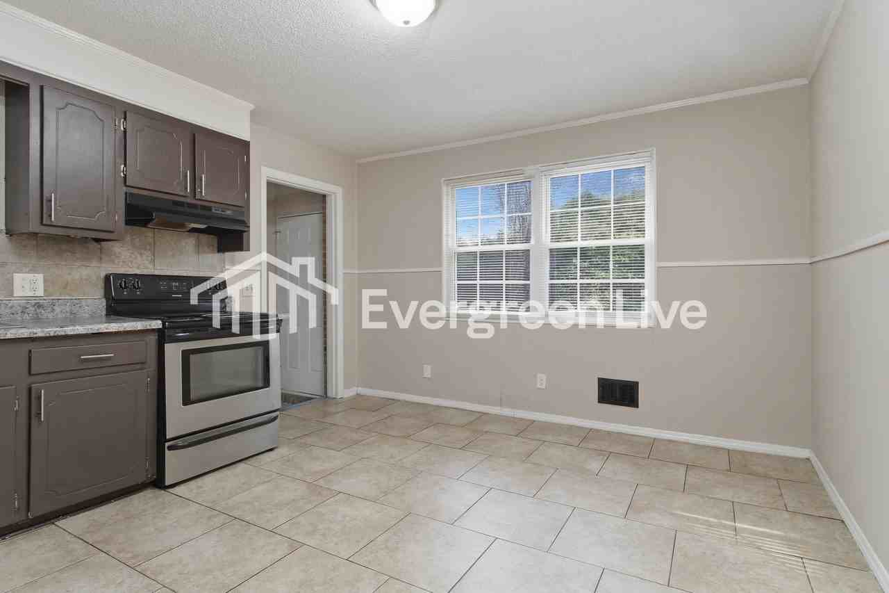 9 Rolling Hills Ct - Photo 5 of 15