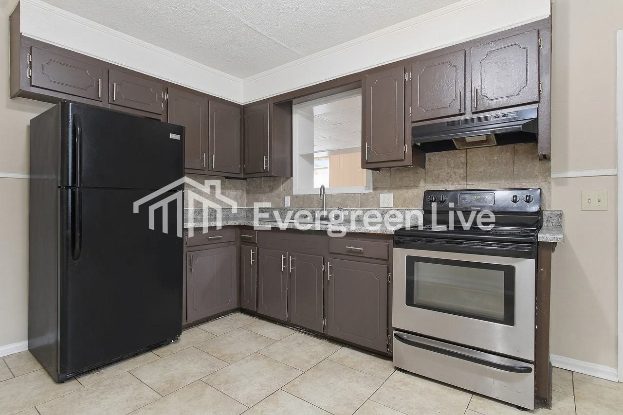 9 Rolling Hills Ct - Photo 6 of 15
