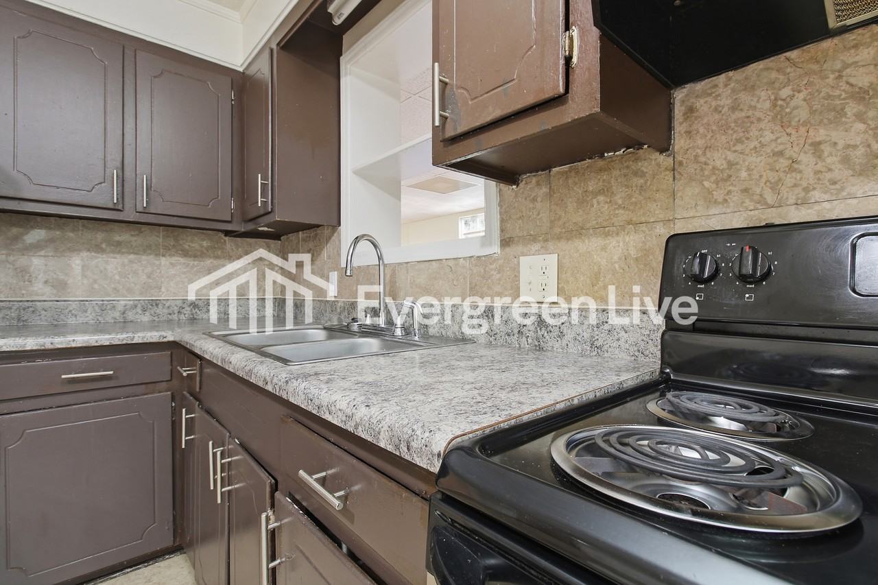 9 Rolling Hills Ct - Photo 7 of 15