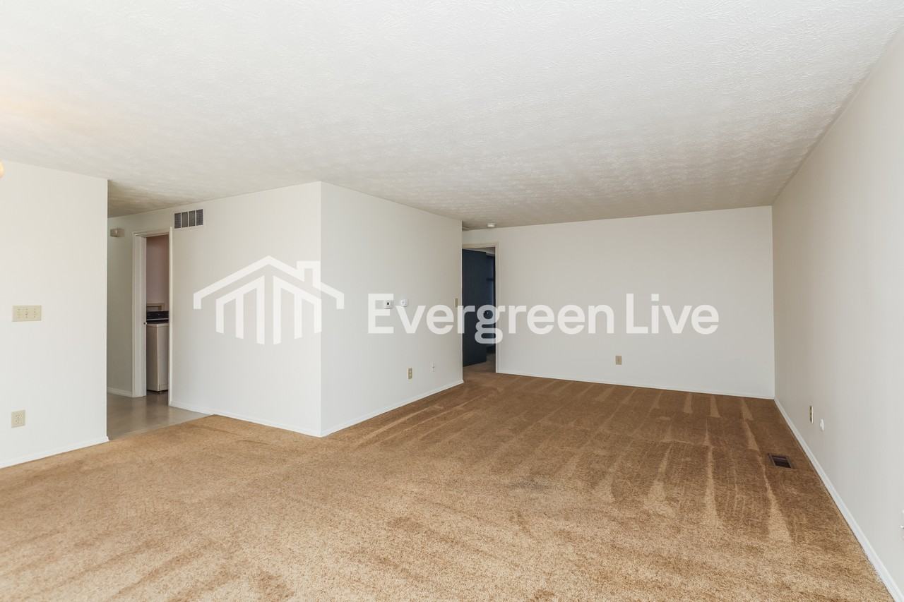 8676 Belle Chase Dr - Photo 3 of 15