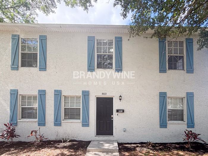 803 E Baker St - Photo 2 of 32