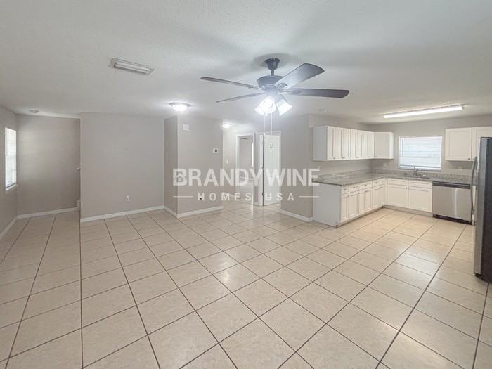 803 E Baker St - Photo 5 of 32