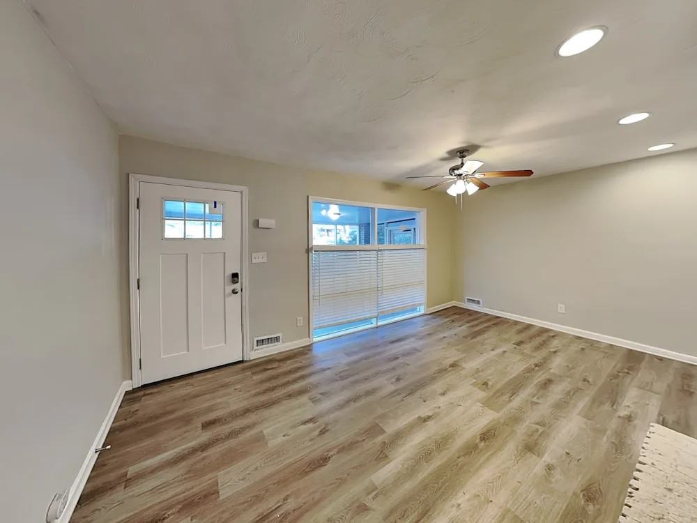 1921 Cindy Drive - Photo 4 of 10