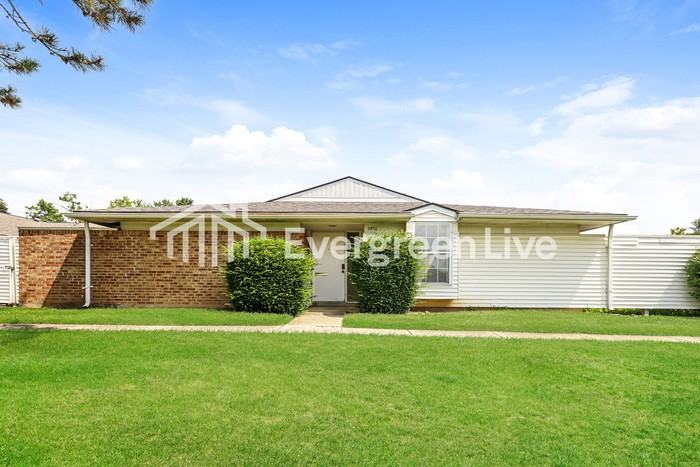 5841 Troy Villa Blvd