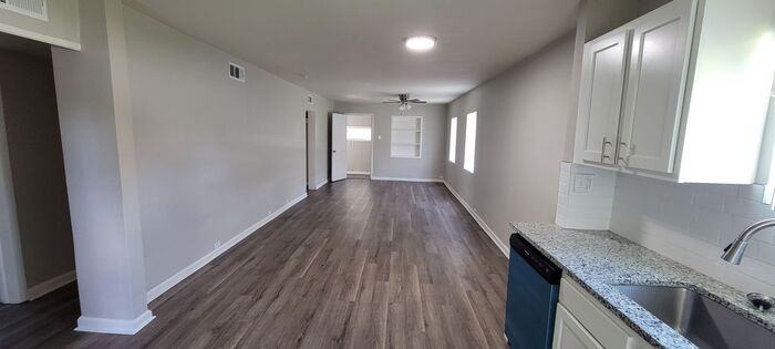 4449 N Jackson Ave - Photo 3 of 15