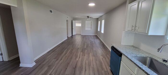 4449 N Jackson Ave - Photo 4 of 15