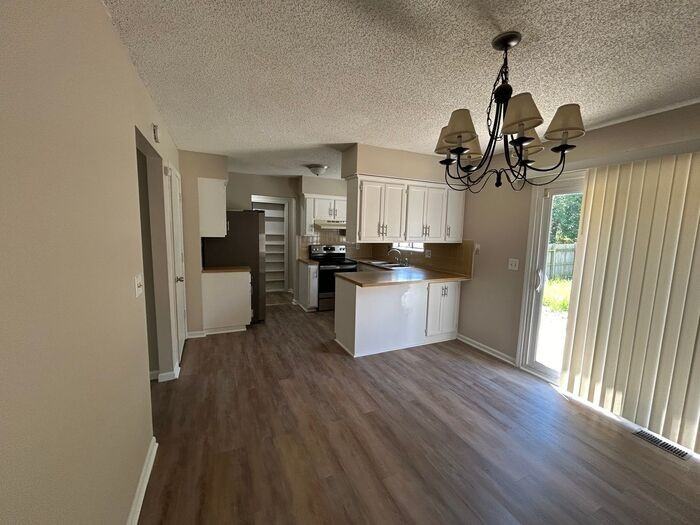 11800 Caenen St - Photo 6 of 18
