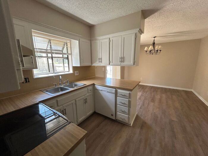 11800 Caenen St - Photo 7 of 18