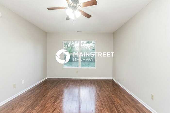942 N Mill Run Blvd - Photo 7 of 15