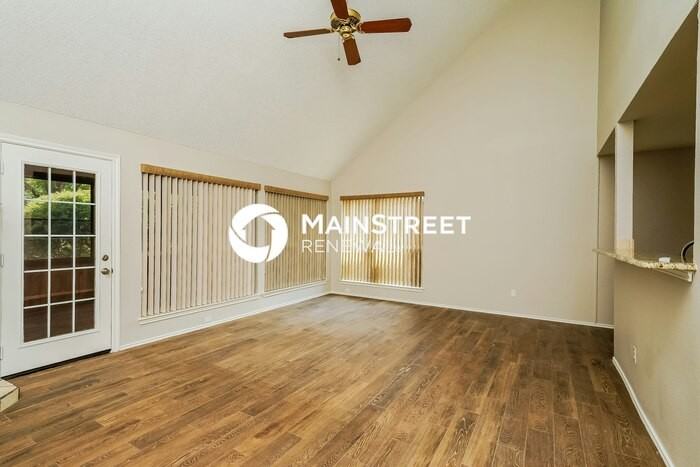 1617 Palisades Dr - Photo 2 of 15