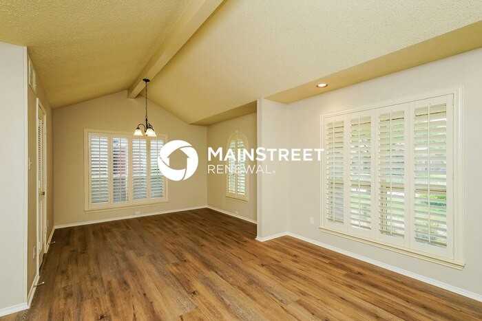 1617 Palisades Dr - Photo 3 of 15