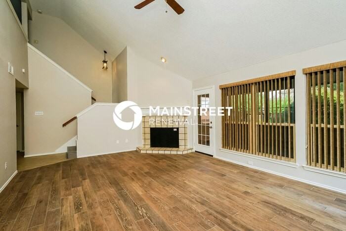 1617 Palisades Dr - Photo 4 of 15