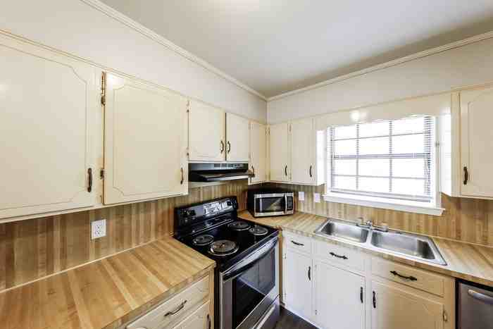 3405 Hilltop Rd Se - Photo 5 of 10
