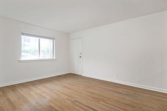 711 Oakview Rd #17 - Photo 6 of 20