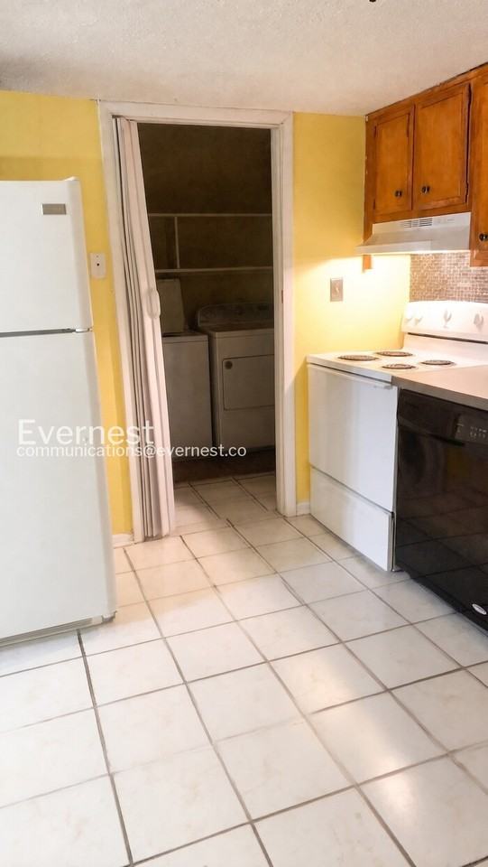 1166 Shoreham Dr - Photo 4 of 11