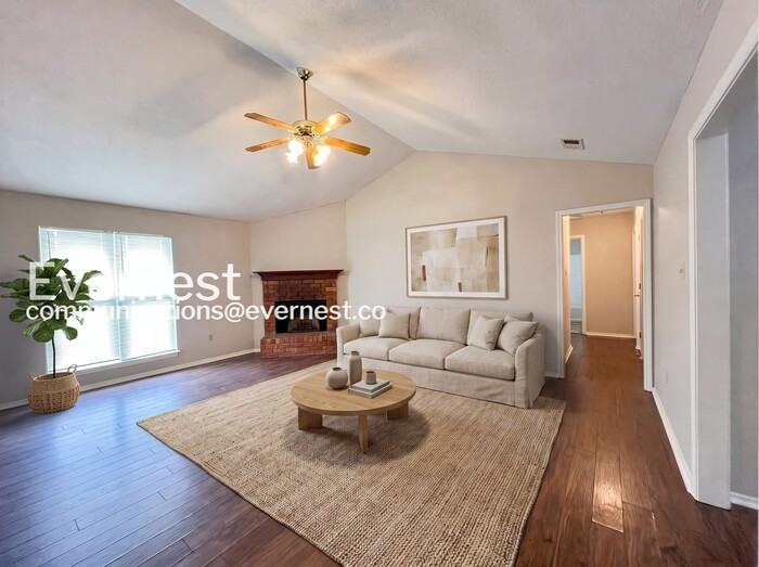 10157 Riggan Dr - Photo 3 of 20