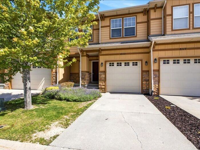 2113 E Glamis Ct - Photo 2 of 32