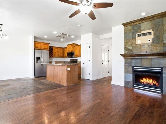 2113 E Glamis Ct - Photo 6 of 32