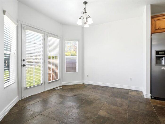 2113 E Glamis Ct - Photo 7 of 32