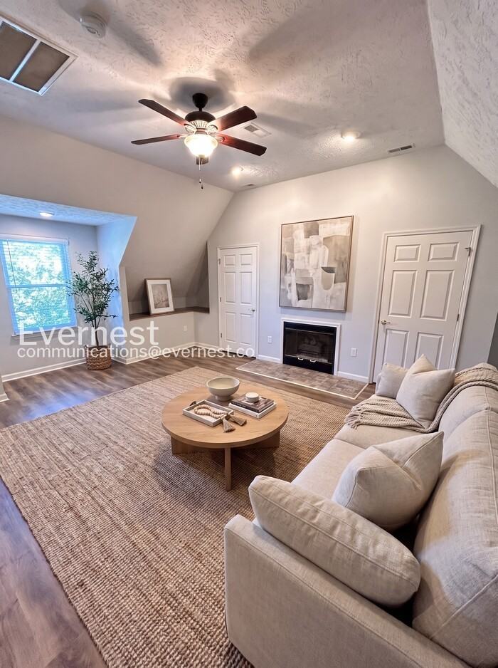 110 Beechbrook Ct - Photo 3 of 17