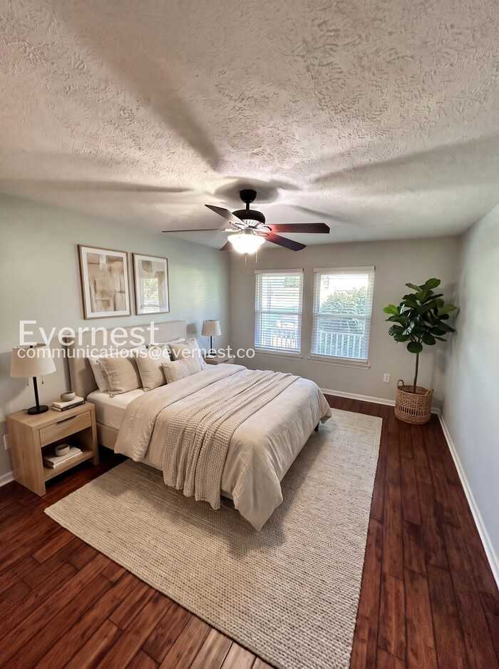 110 Beechbrook Ct - Photo 4 of 17