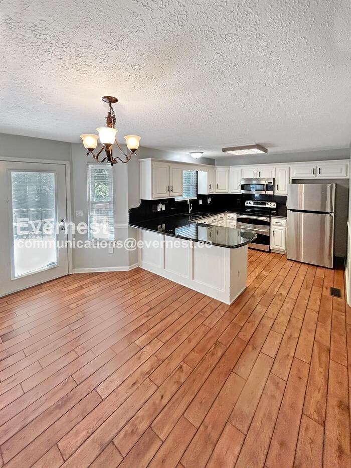 110 Beechbrook Ct - Photo 5 of 17