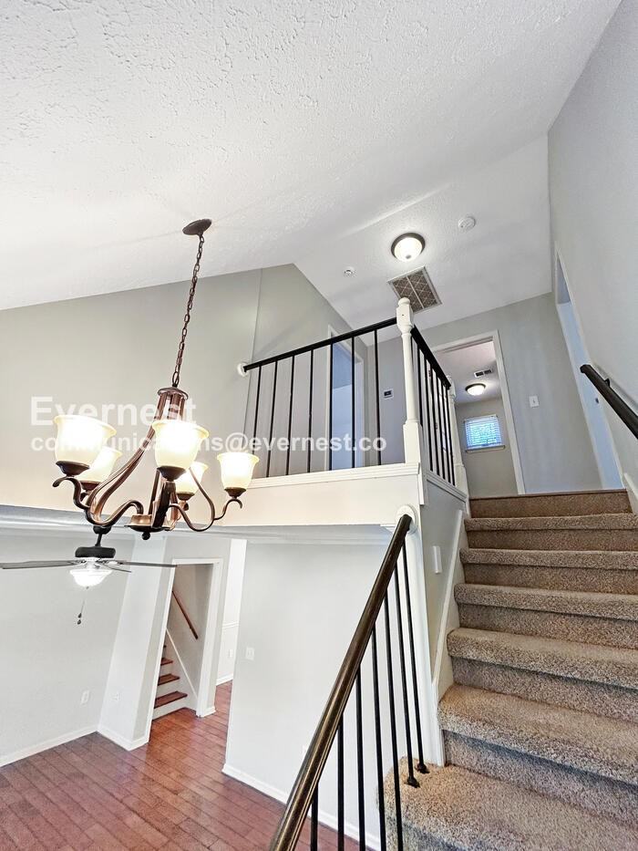 110 Beechbrook Ct - Photo 6 of 17