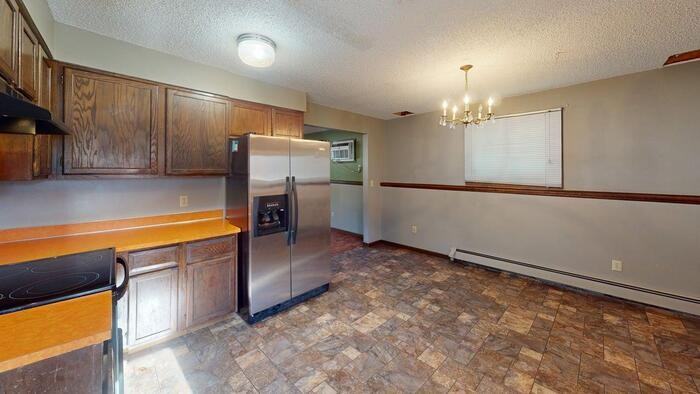 202 4th Ave Sw - Photo 2 of 10