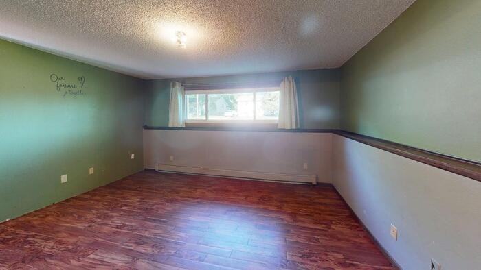 202 4th Ave Sw - Photo 3 of 10
