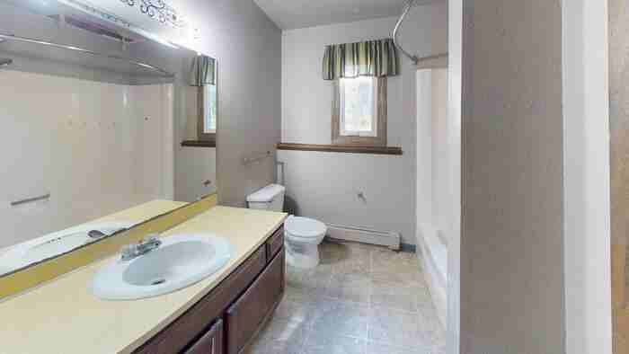 202 4th Ave Sw - Photo 5 of 10