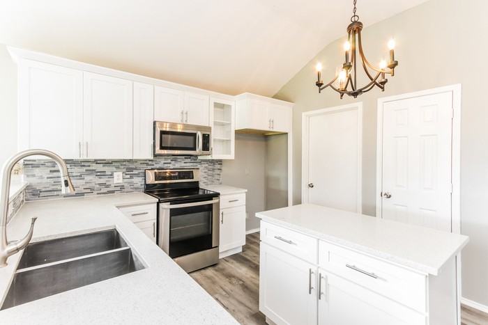 512 Bryn Mawr - Photo 6 of 15
