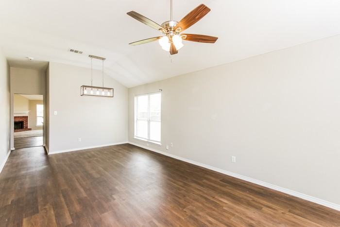 512 Bryn Mawr - Photo 7 of 15