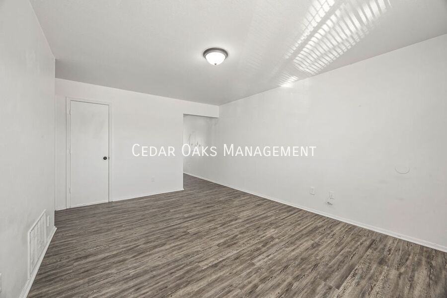 1931 W Deane St - Photo 3 of 22