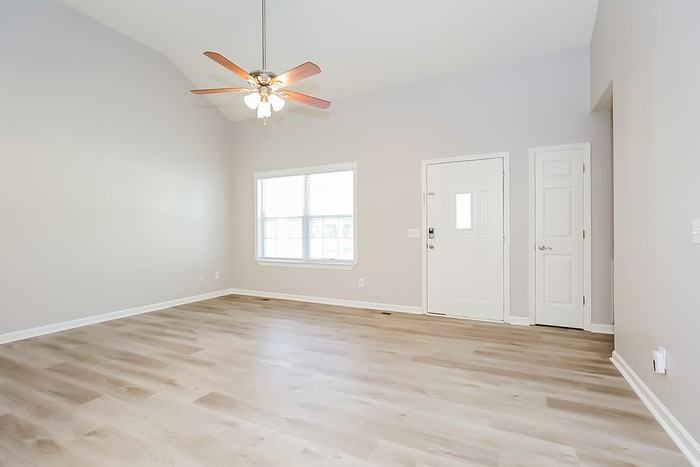 1031 Heydel Cir - Photo 3 of 16