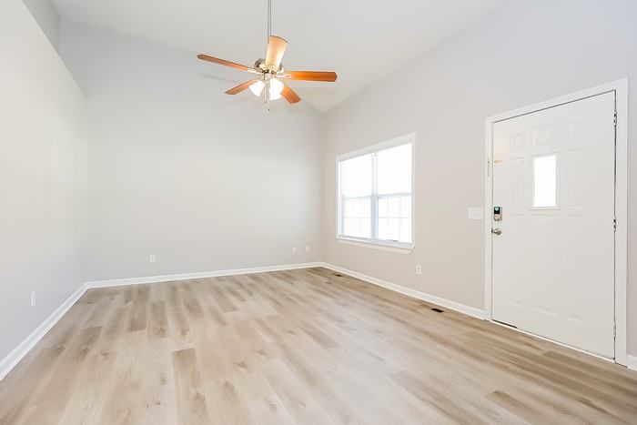 1031 Heydel Cir - Photo 4 of 16