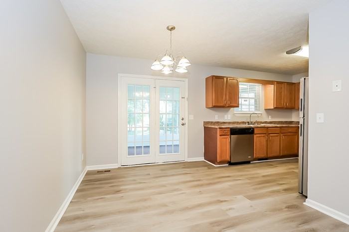1031 Heydel Cir - Photo 5 of 16