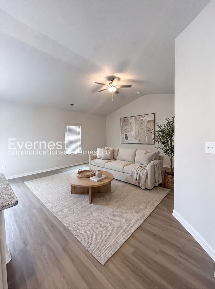 124 Lightning Dr - Photo 2 of 17