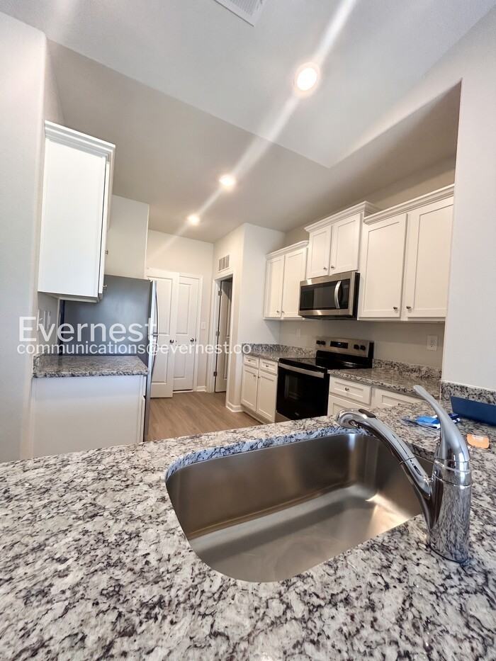 124 Lightning Dr - Photo 4 of 17