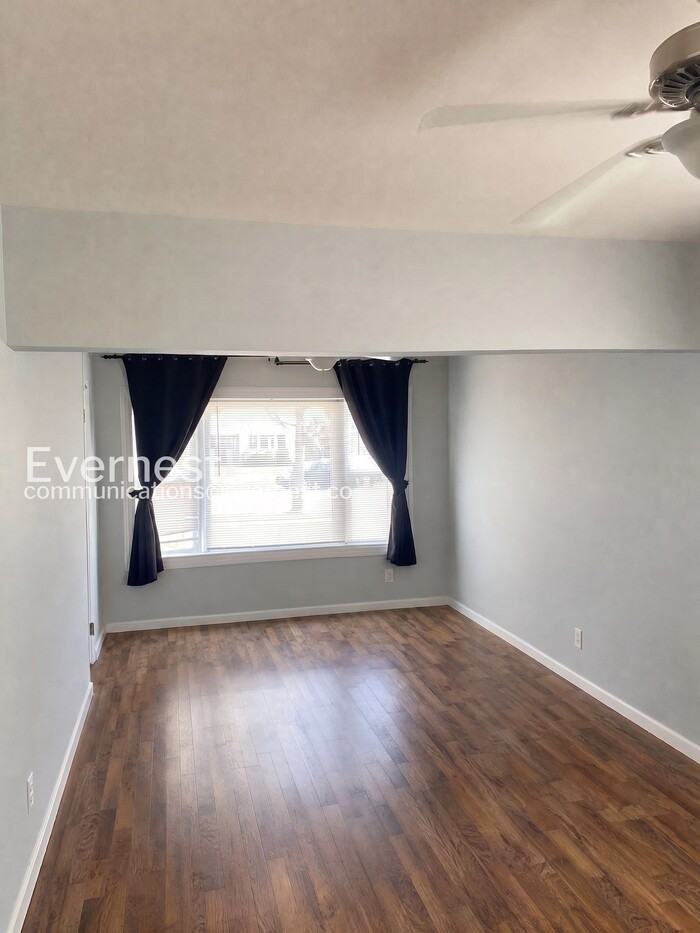 2500 N Southport Ave #2 - Photo 4 of 14