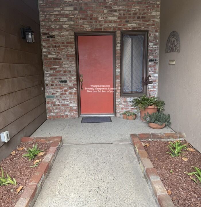 6324 Savannah Pl - Photo 3 of 28