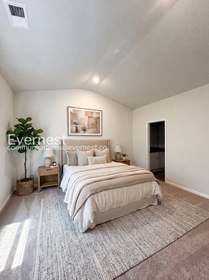 221 Aniston Ln - Photo 3 of 19