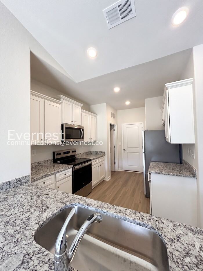 221 Aniston Ln - Photo 4 of 19