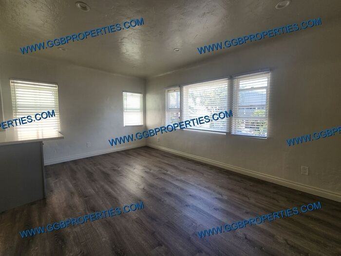 312 W 8th St #312 - Photo 3 of 13