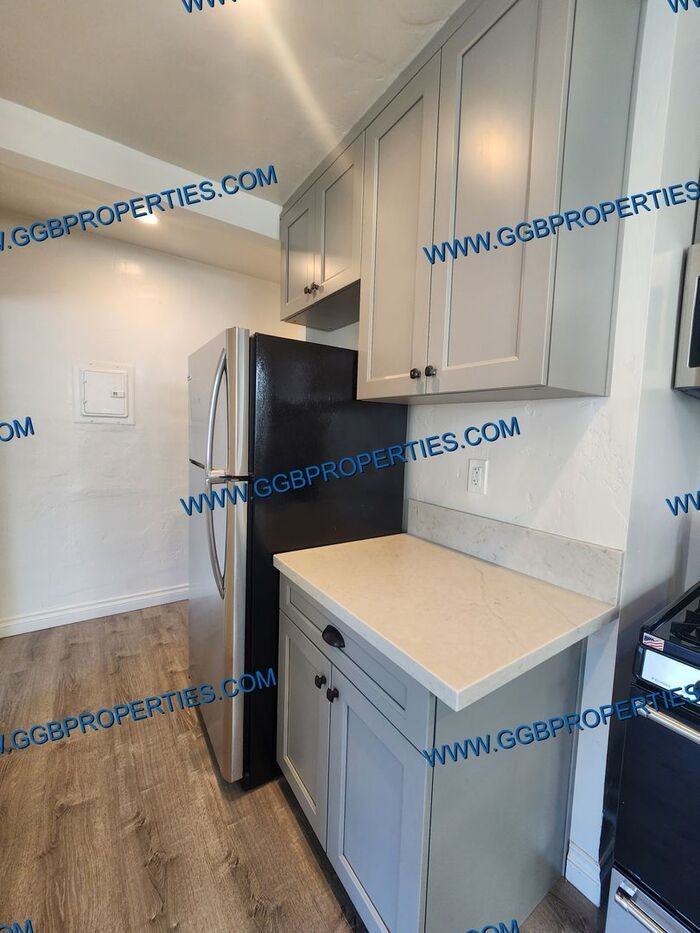 312 W 8th St #312 - Photo 4 of 13
