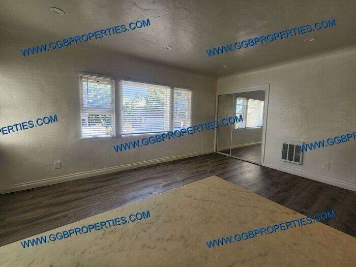 312 W 8th St #312 - Photo 7 of 13