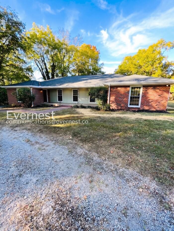 570 Hawkins Dr - Photo 2 of 22