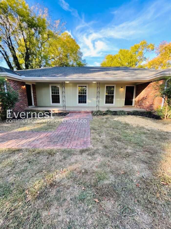 570 Hawkins Dr - Photo 3 of 22